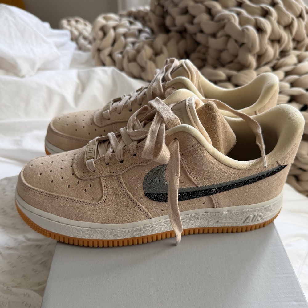 Nike Women’s Air Force 1 ‘07 LX
